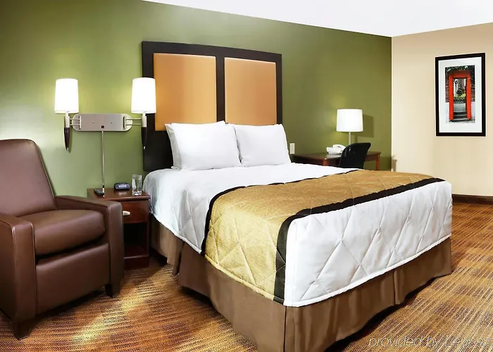 Mainstay Chicago Hillside